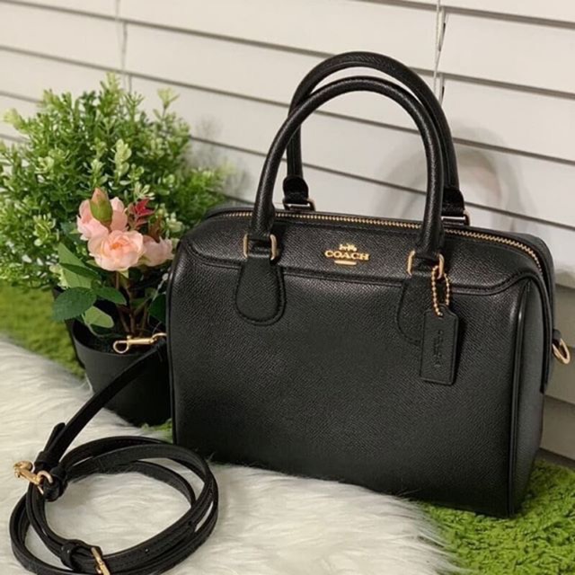 💥 Coach F32202 กระเป๋าทรงหมอน ขนาด 9" (L) x 6 1/2" (H) x 5" (W) หนัง Crossgrain leather ดำอะไหล่สีทอง กระเป๋าโค้ช หมอน