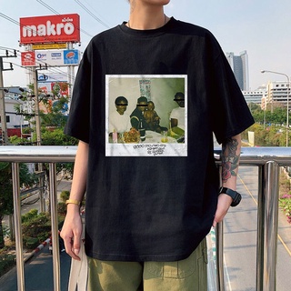 ใหม่ เสื้อยืดแขนสั้น พิมพ์ลาย Rapper Kendrick Lamar Good s Wos ทรงหลวม โอเวอร์ไซซ์ สําหรับผู้ชาย AAC31542