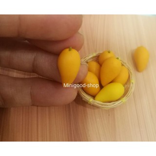 1:12 Miniature fruits 1 pcs มะม่วงปั้นจิ๋ว มะม่วงน้ำดอกไม้สุก งานละเอียดเหมือนจริง  1ผล