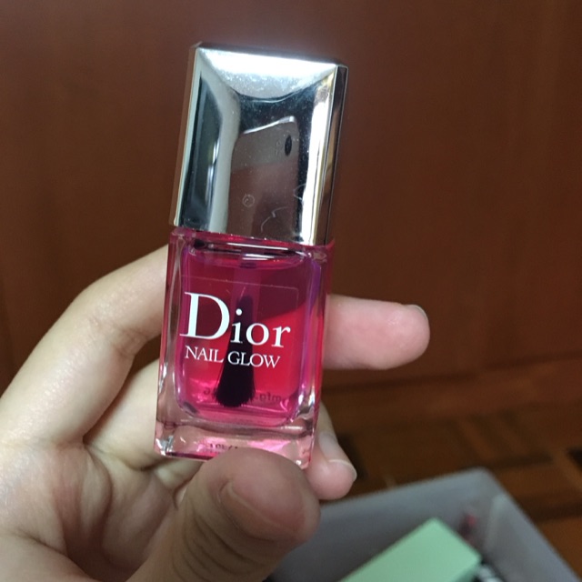Dior nail glow