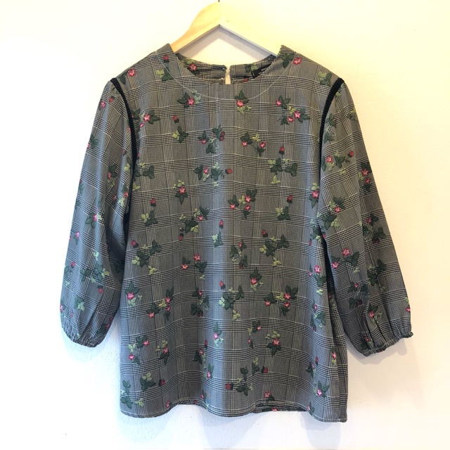 เสื้อ hachi chille tiny flowers ของใหม่100%