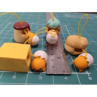 พร้อมส่ง กาชาปอง ที่ห้อยโทรศัพท์ ไข่ขี้เกียจ กุเดทามะ (Gudetama ぐでたま) ขนมเป็นเสื้อน้อง คิ้วท์ๆ ราคาจริง 150 บาท