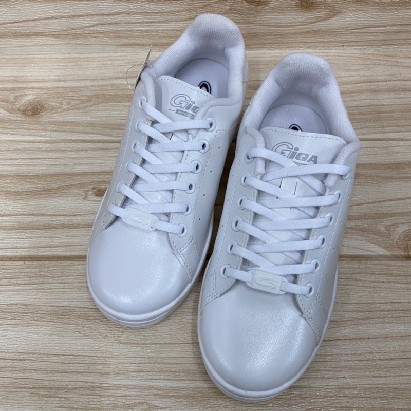 GiGa รุ่น GS03 รองเท้าผ้าใบ  แบบหนัง (35-41) สีขาว