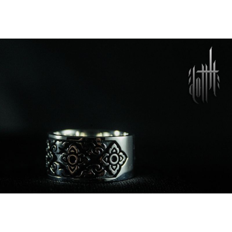 แหวนธำมรงค์ เนื้อเงินแท้ประดับลวดลายไทยที่เป็นเอกลักษณ์และดูทันสมัย - รูปที่ 2