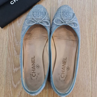 Chanel iridescent Lamb Leather Ballerina Flats Size 37 (สภาพตามในรูป) คน 36 ใส่ได้ไม่หลวม **หายาก มาพร้อมถุงผ้า***