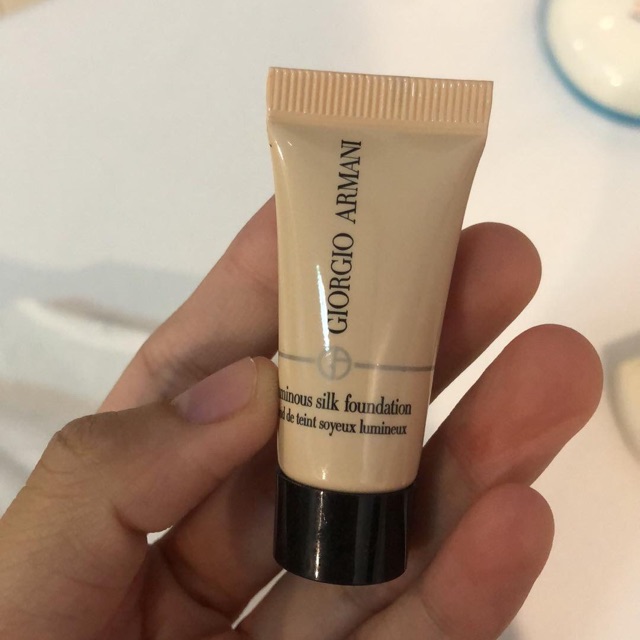 รองพื้น Giorgio Armani No9 สองสี