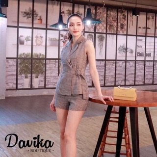 Davika ชุดสูทแขนกุดขาสั้นชิโน