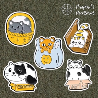 ʕ •ᴥ•ʔ ✿ พร้อมส่ง : เข็มกลัดเซ็ทแมวในตะกร้าและกล่อง | Cat in Basket &amp; Box Enamel Brooch Pin Set.