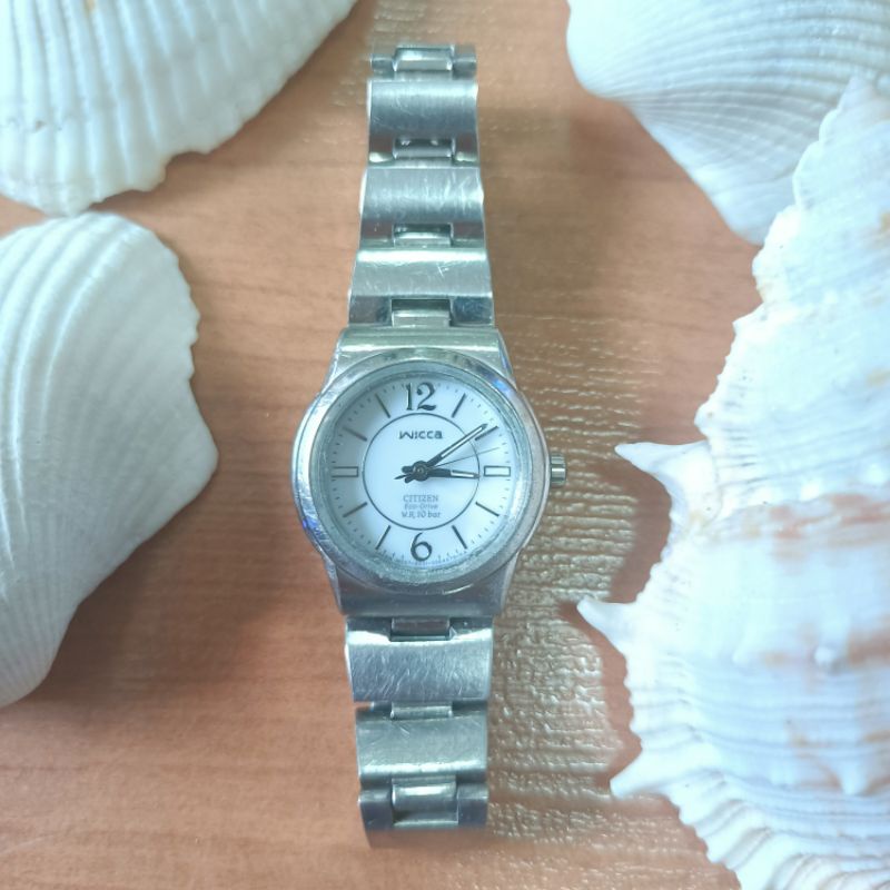 นาฬิกาแบรนด์เนม citizen Eco-driveหน้าปัดสีขาวตัวเรือนสีเงิน ของแท้ 100% มือสองสภาพใช้งานได้ปกติ