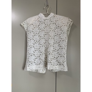 ส่งต่อเสื้อลูกไม้สีขาว สภาพดี