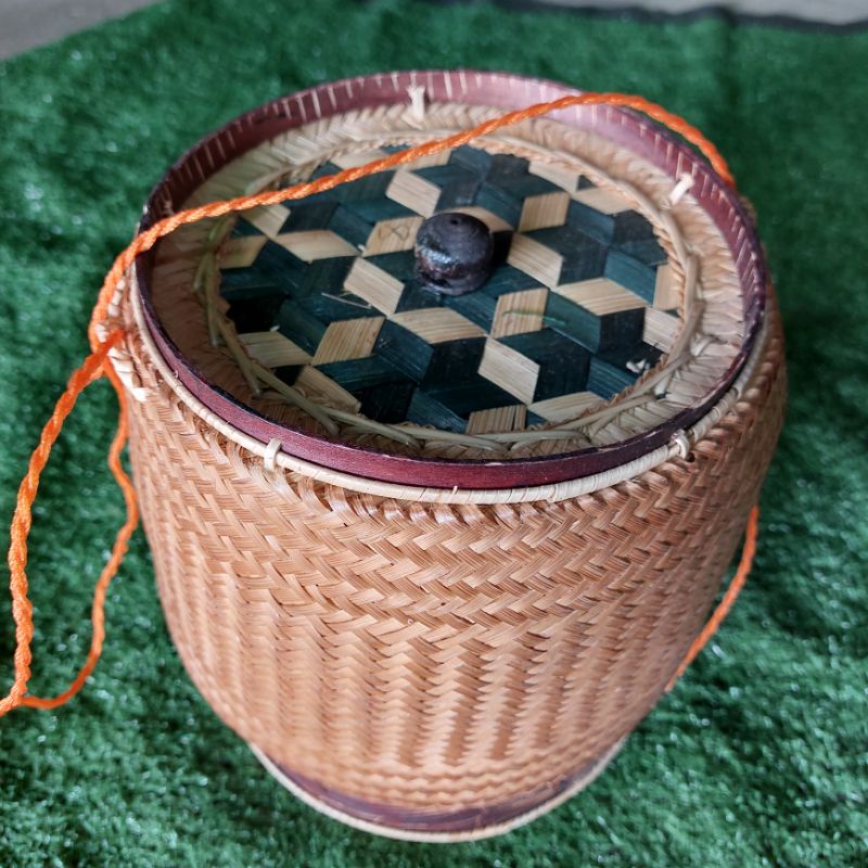 ติ๊บใส่ข้าวเหนียว รมควันอย่างดี มีลวดลาย หัวจุก 4 นิ้ว 6 , 7,8 นิ้ว  กล่องข้าวเหนียว ติ๊บข้าว กล่องใส่ข้าว กระติ๊บข้าว - รูปที่ 2