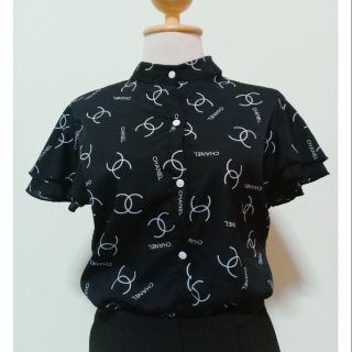 เสื้อแขนสั้นสีดำ ปขนระบายคอปีน ลายชาแนล