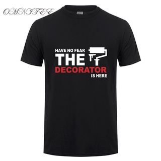 [S-5XL]เสื้อยืดแขนสั้น ผ้าฝ้าย พิมพ์ลาย Omnitee Have no fear Decorationator is This สําหรับผู้ชาย