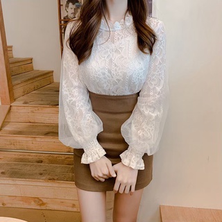 เสื้อ เสื้อลูกไม้ สีขาว เสื้อทำงาน เสื้อแขนยาว เนื้อผ้าลูกไม้ มีซับในตัวหน้าหลัง ฟรีไซด์ อก 32-36 ยาว 22 นิ้วจากไทย