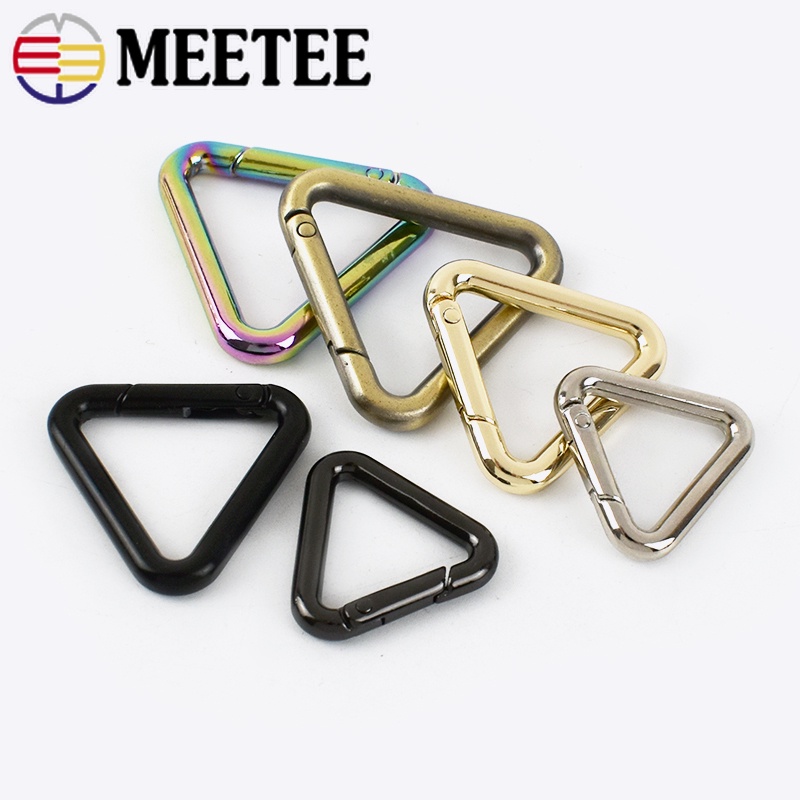 คาราไบเนอร์โลหะทรงสามเหลี่ยมสำหรับเชื่อมต่อและปรับแต่งกระเป๋าหรือสายสะพาย