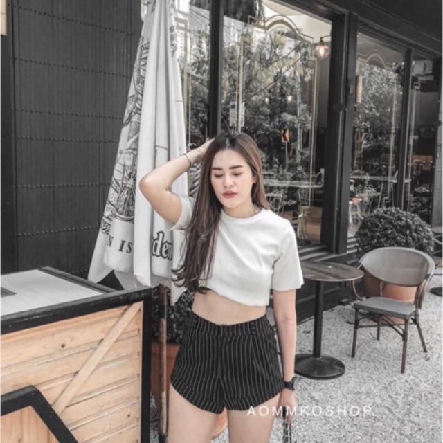 กางเกงขาสั้นขาเว้าลายริ้วที่กำลังฮิต สวยมาก😍 จากร้าน aomkoshop