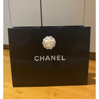 ถุงกระดาษ CHANEL พร้อมดอกคามิลเลีย 43x33x16 cm.