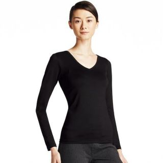 Uniqlo heattech Japan technology v-neck long sleeve t-shirt women size M