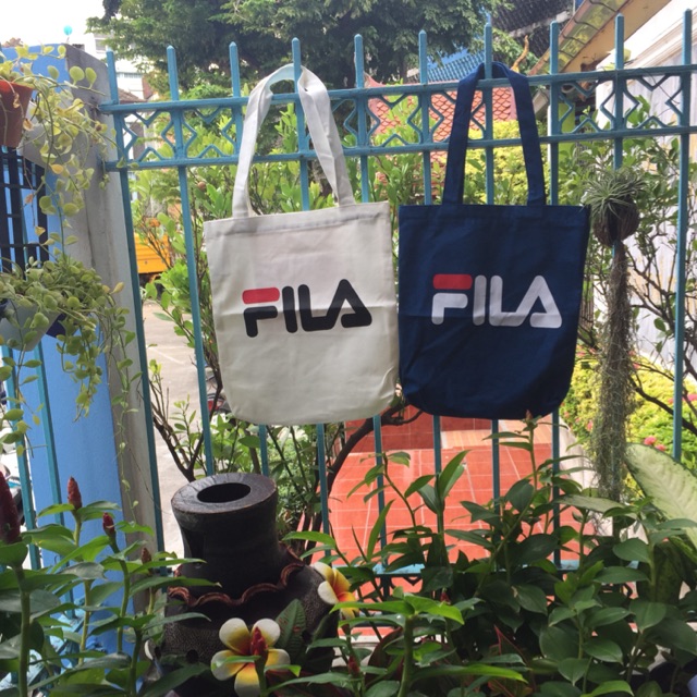 กระเป๋าผ้า FILA แจ่มมากครับ.. ฮิตก่อนใคร