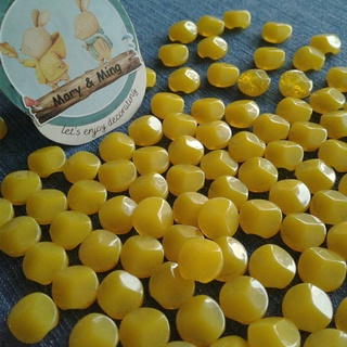 กระดุมพลาสติค สีเหลือง Yellow Pumpkin ขนาด 11 มิล ชุด 6 เม็ด 15 บาท