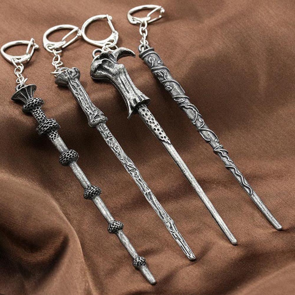 4 ชิ้น/เซ็ตโลหะ Harry Potter Dumbledore Hermione Lord Voldemort Magic Wand Key Chain การ์ตูนอุปกรณ์เสริมตัวละคร