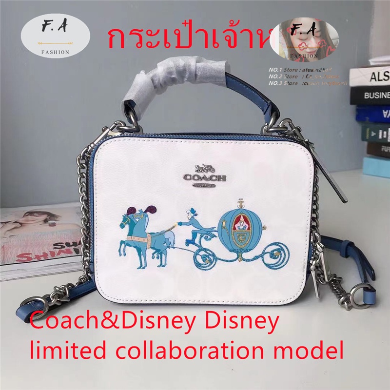 F.A (ของแท้ 100%) COACH X Disney  กองทุนความร่วมมือ กระเป๋ากล่องซิป กระเป๋าสะพายข้างผู้หญิง Snow White Pumpkin Cart 1426