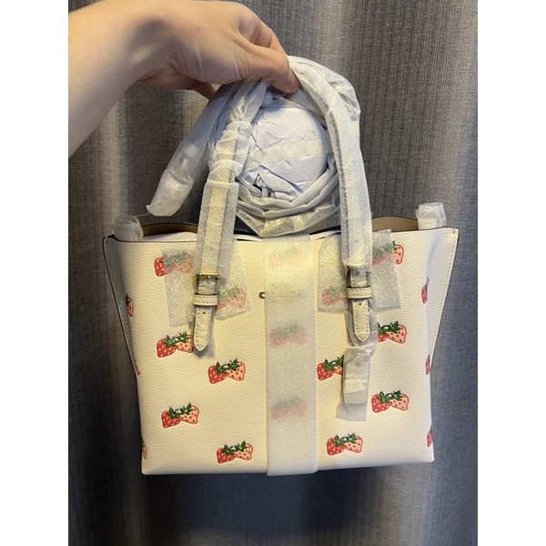 Coach mollie tote 25 strawberry new!!! ของแท้