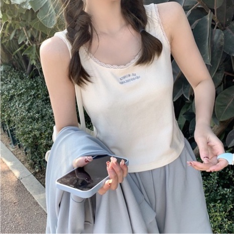 เสื้อกล้ามผู้หญิง รุ่น E010 เสื้อแขนกุด คอเว้า เเต่งขอบระบาย ผ้ายืดหยุ่น ทรงเข้ารูป เสื้อสายเดี่ยว