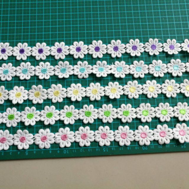 ดอกเดซี่ (8แฉก)หลาละ25 ขนาดดอก 2.5cm