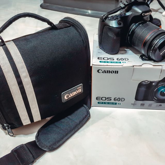 กล้องมือสอง canon eos 60d + เลนส์ 18-55mm + การ์ด 16 gb + ที่ชาร์ต + กระเป๋า + กล่อง