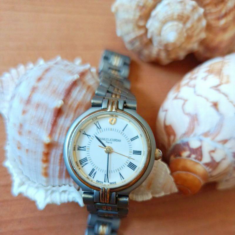 นาฬิกาแบรนด์เนมฝรั่งเศสCharles Jourdan Parisหน้าปัดสีขาวสายสแตนเลส 2 กษัตริย์รมดำ ของแท้ 100% มือสองสภาพสวย