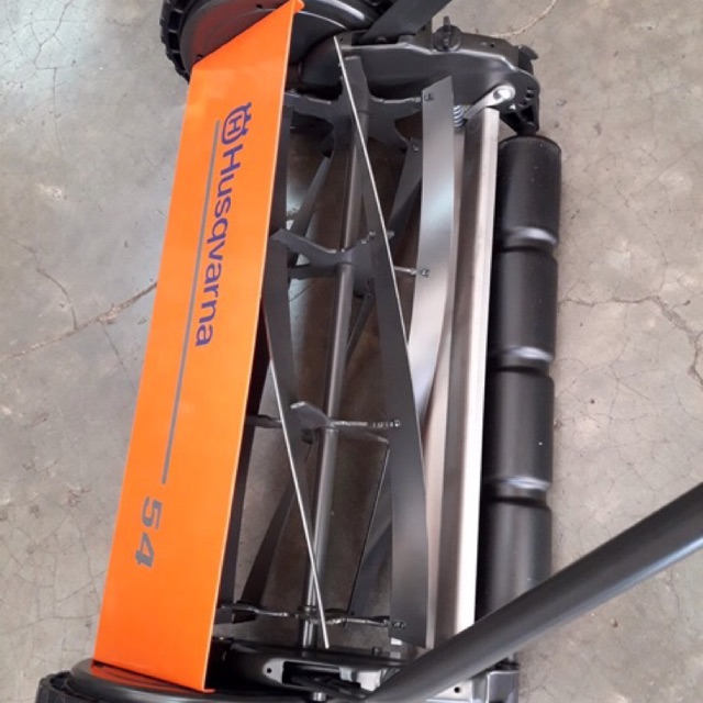 รถตัดหญ้า รถเข็นตัดหญ้า Husqvarna ( รับประกัน 6 เดือน )
