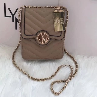 สินค้าพร้อมส่ง ลินทรงกล่อง กระเป๋าสะพายข้าง LY N กล่องนม สายโซ่ ทรงโฟน รุ่นตามหา มีถุงผ้า ป้ายแบรนด์ ถุงกระดาษ