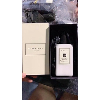 โลชั่นน้ำหอมกลิ่น Jomalone แบบกระปุก 250ml  กลิ่นหอมติดทนนานเกิน 5-6 ชม.   กลิ่นไม่เพี้ยนไปจากของจริ