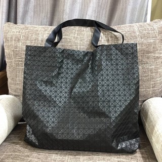 BAO BAO ISSEY MIYAKE CART TOTE BAG กระเป๋าถือทรง shopping tote แบรนด์บาวบาว อิซเซ่ มิยาเกะ 17x16 นิ้ว ตาราง บล็อคเล็ก