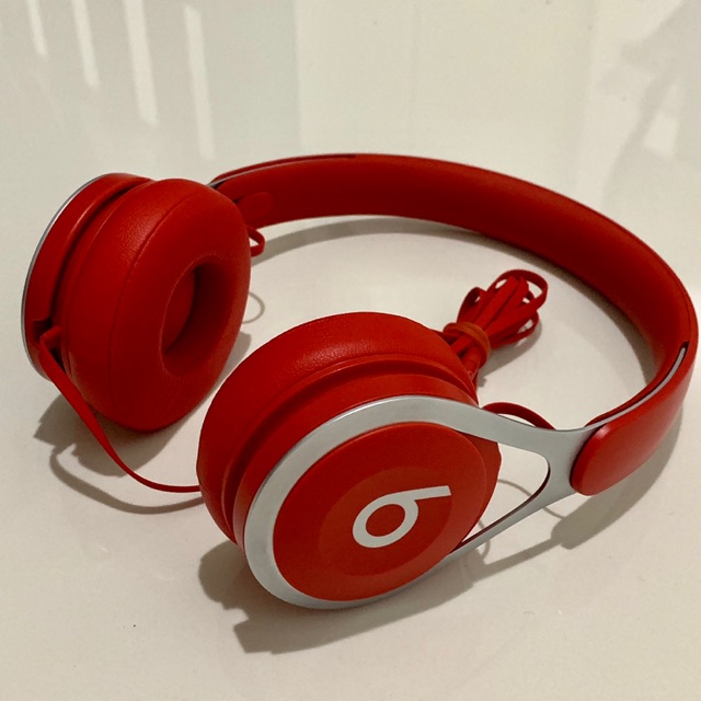 หูฟัง Beats EP On-Ear พร้อมไมโครโฟน หลากหลายสี