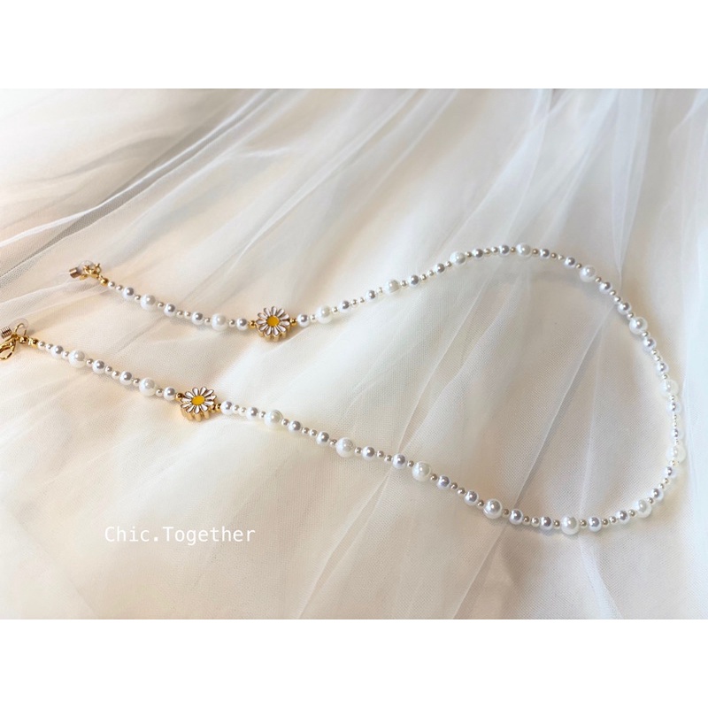 NEW ARRIVAL   สายคล้องแมส/แว่นตา รุ่นลูกปัดมุก + เดซี่ทอง หรือลูกปัดดอกไม้รุ้ง งานน่ารัก ขายดีมากๆค่ะ
