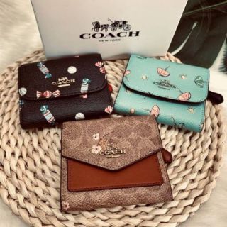 COACH SHOT WALLET BAG
กระเป๋าสตางค์ใบสั้น