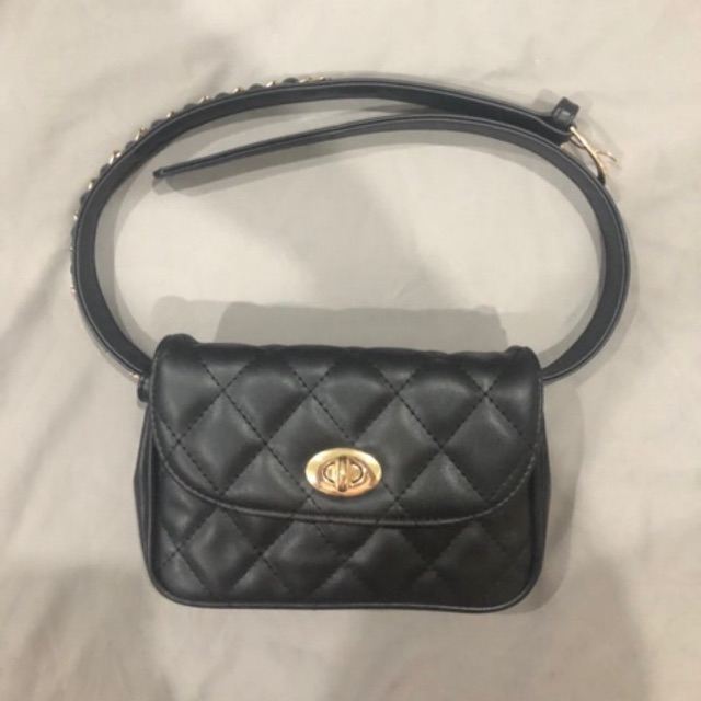 *used* กระเป๋าคาดเอว/อก สไตล์ chanel