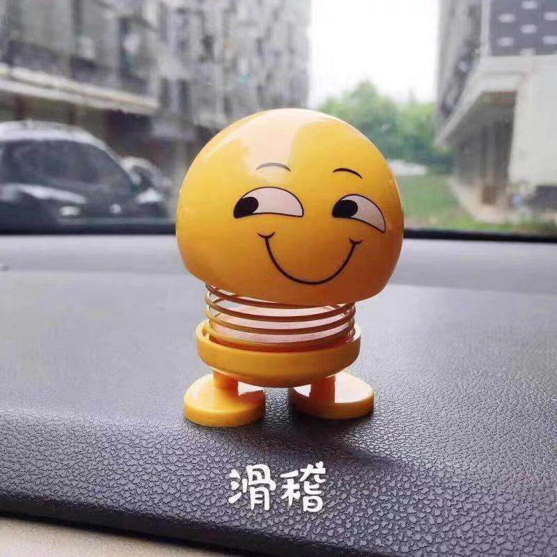 ตุ๊กตาดุ๊กดิก6 ชิ้น / เซ็ตสีสุ่มมินิเขย่าหัวตุ๊กตาตลกยิ้มใบหน้าสปริงเต้นรำของเล่นตกแต่งภายในรถยนต์เครื่องประดับอัตโนมัติ - รูปที่ 3