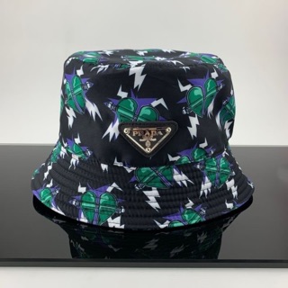 หมวกPrada Heart printed bucket hat