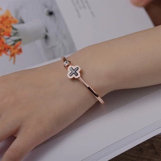 กำไลข้อมือดอกไม้ LV สร้อยข้อมือ เครื่องประดับ แฟชั่น สไตล์เกาหลี B25