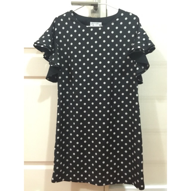 เดรสpolka dot แขนระบาย Jeune