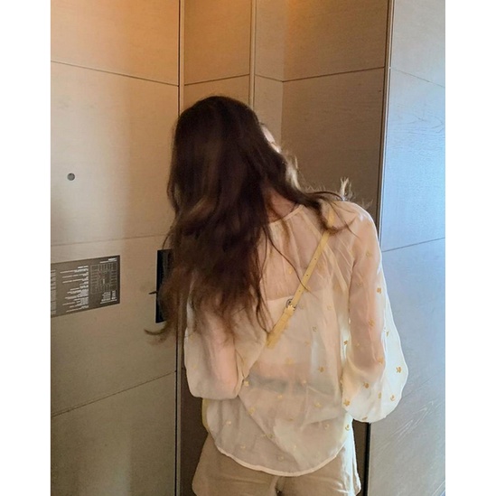 พร้อมส่ง : เสื้อแขนยาวปักลายดอกไม้ใส่สบาย [B20]