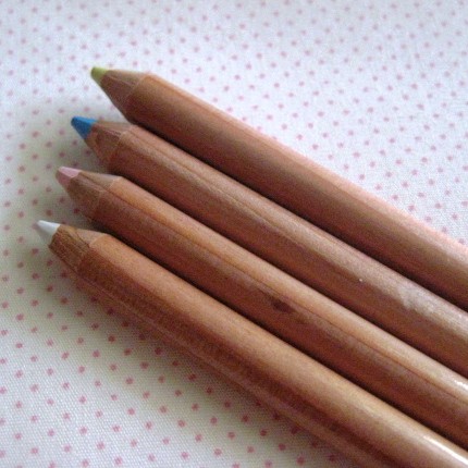 ดินสอเขียนผ้า ล้างออกด้วยน้ำ ยาว 18 ซม.มีให้เลือก 4 สี ราคา/ด้าม