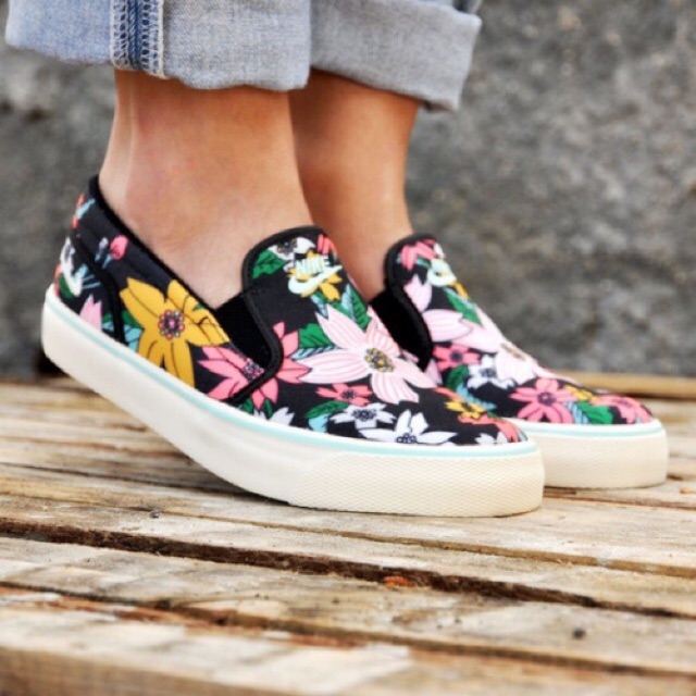 Nike Toki Slip Print Slip On Floral Sneakers ของแท้ 100%