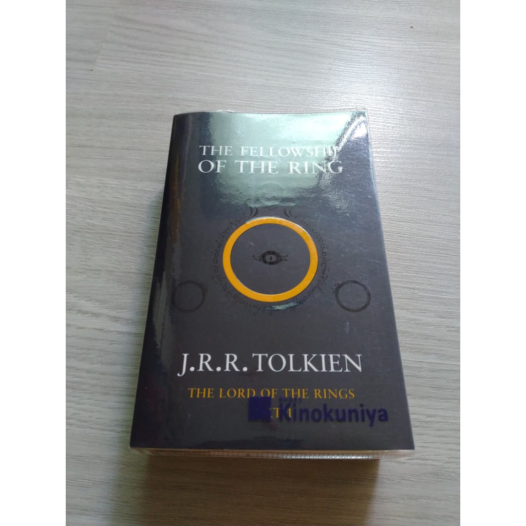 หนังสือ The Lord of the Rings เล่ม 1 : The Fellowship of the ring สภาพใหม่ 90% (ยังไม่เคยอ่าน)