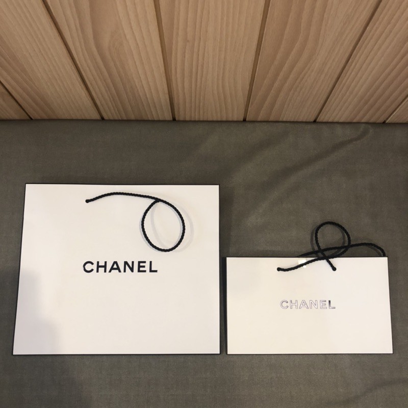ถุงกระดาษแบรนด์เนม Chanel แท้ 100% 2 ใบ ขายเหมาค่า