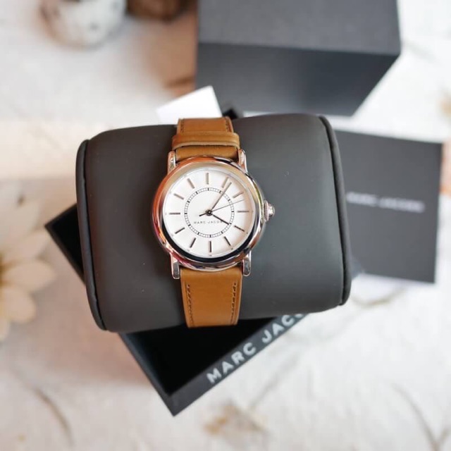 นาฬิกา MARC JACOBS Courtney Ladies Watch สายหนัง พร้อมส่ง