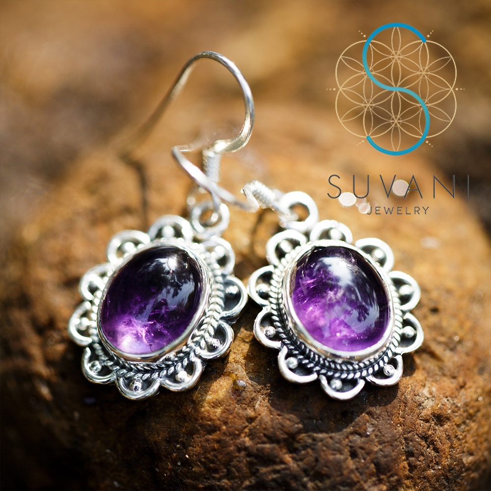 SUVANI เงินแท้ 92.5% ต่างหูหินอเมทิสต์ (Amethyst) หินสีม่วง ทรงวงรี ต่างหูห้อย เครื่องประดับเงินแท้
